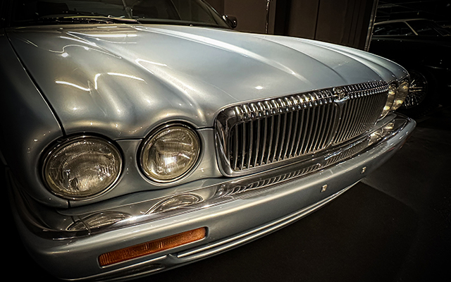 DAIMLER DOUBLE-SIX