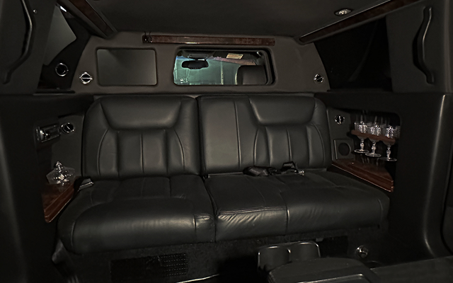 Cadillac DTS Limousine